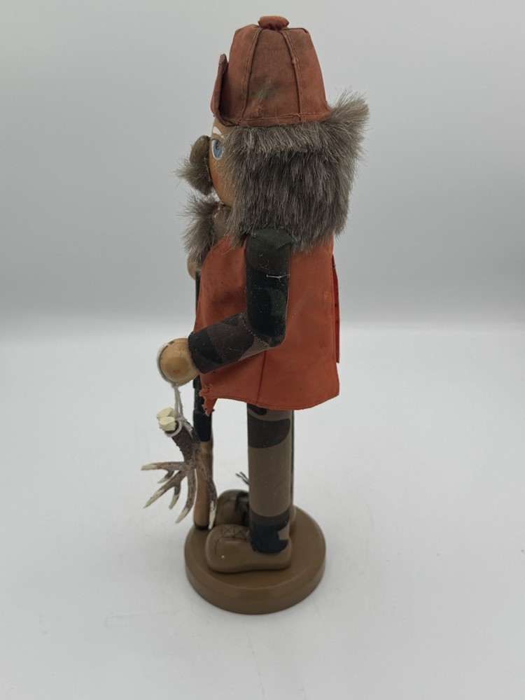 Old Deer Hunter Nutcracker