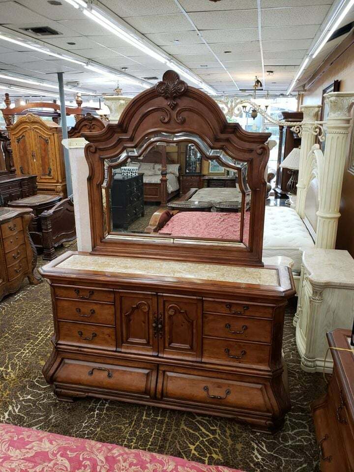 AICO by Michael Amini Tuscano 5PC king size bedroom set