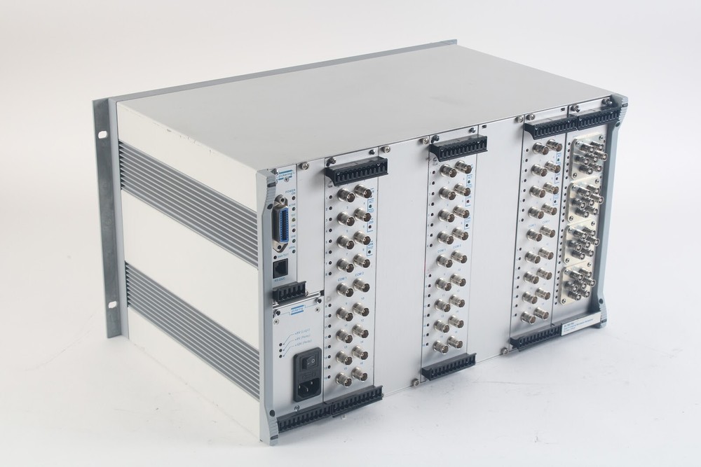 Pickering System 20 Programmable Switching System W/ Modules - Missing Screws