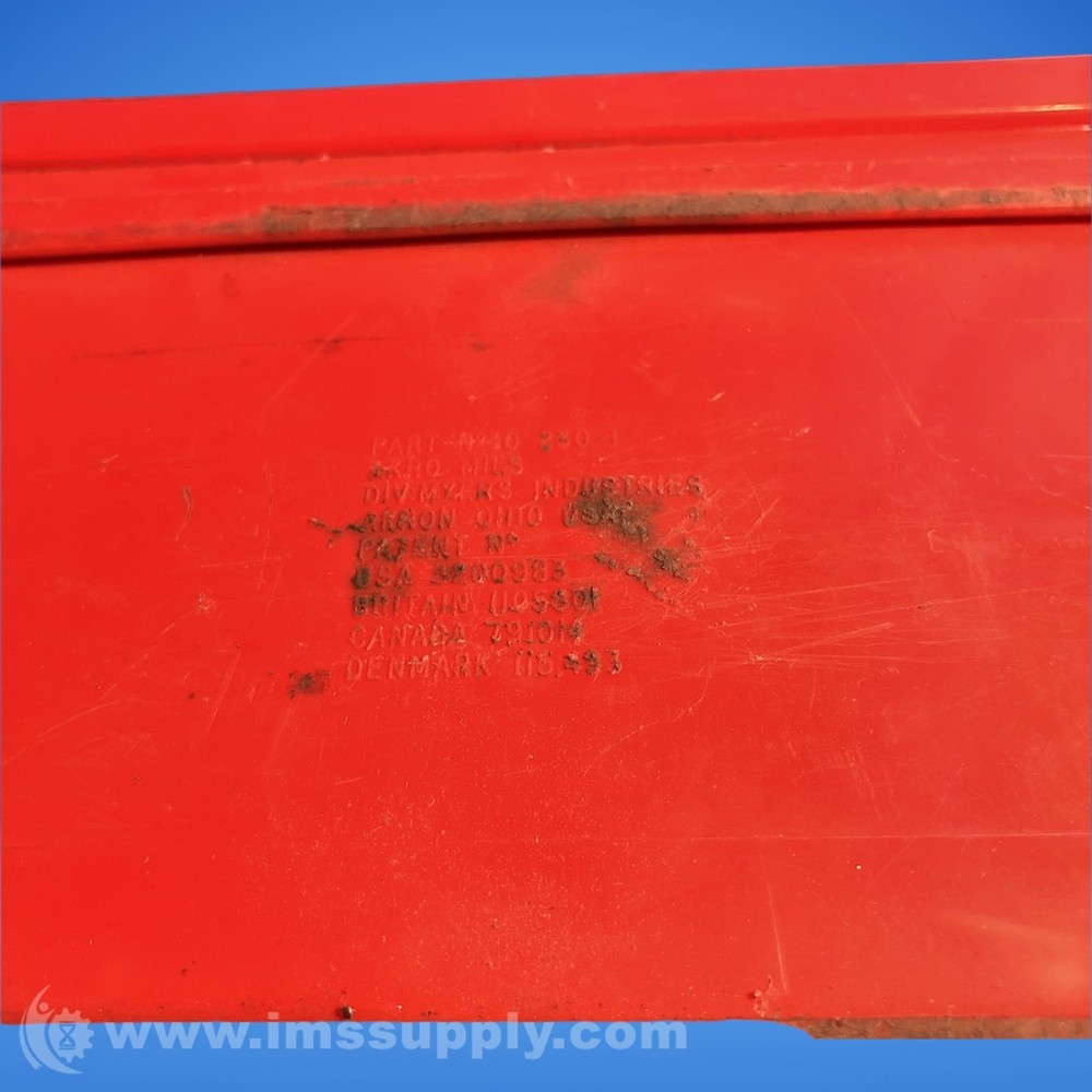 Akro Mils 30 230-1 Red Hang and Stack Storage Bin USIP