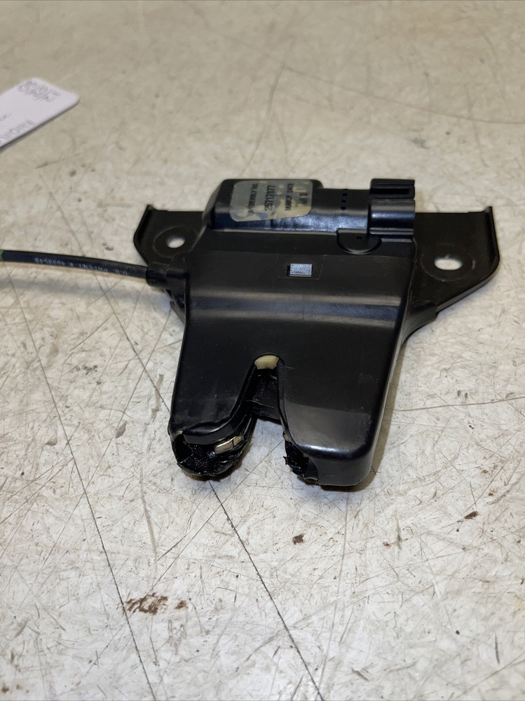 2000-2005 Buick Lesabre Trunk Latch Back Lock Actuator Unit 25717077 M1014