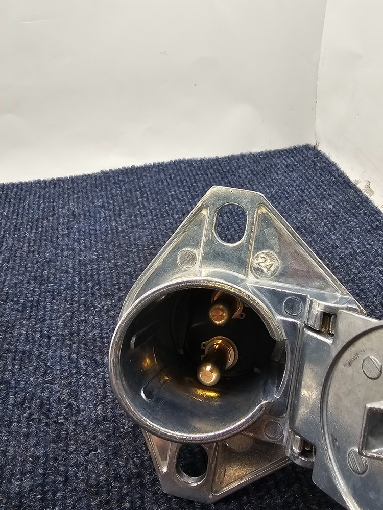 Dual Pole Socket Horizontal Pins Connector Steel