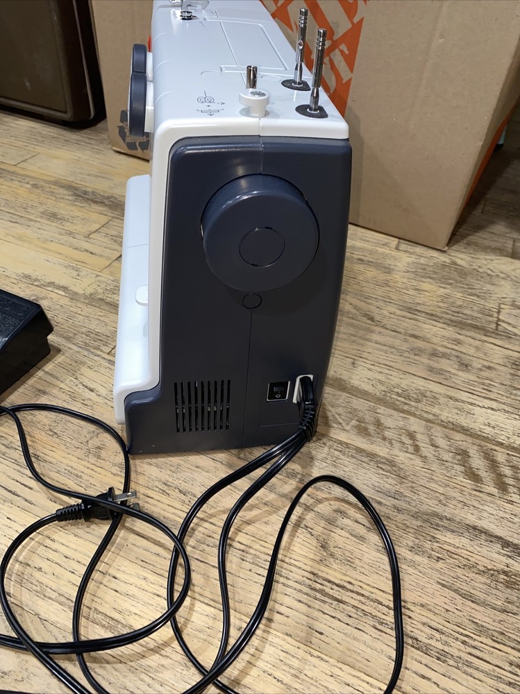 Bernette 33 Swiss Design Sewing Machine