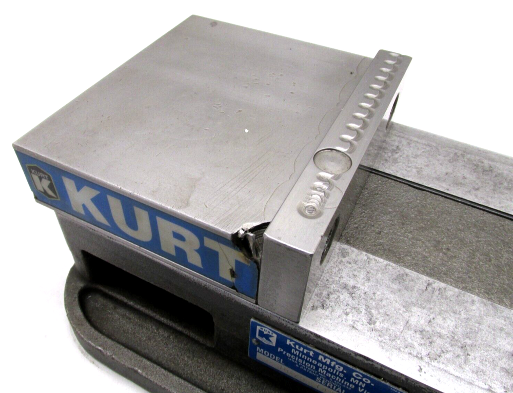 KURT ANGLOCK 6" MILLING MACHINE VISE w/ JAWS & HANDLE - #D675