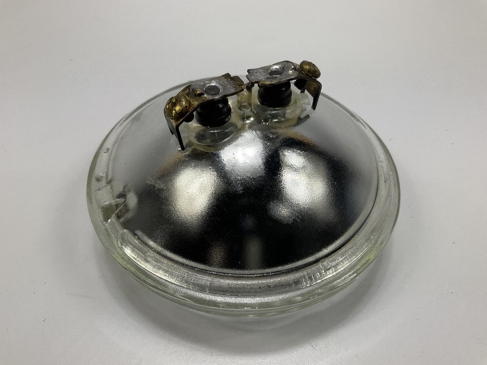 Pilot 4511 Sealed Beam Aviation Tractor Headlight Light Bulb 30W 6V PAR36 Lamp