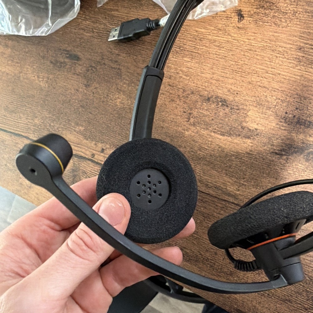 Brand New Computer Bundle 2 Keyboards, Computer Mouse, Cables, Accessories Mic