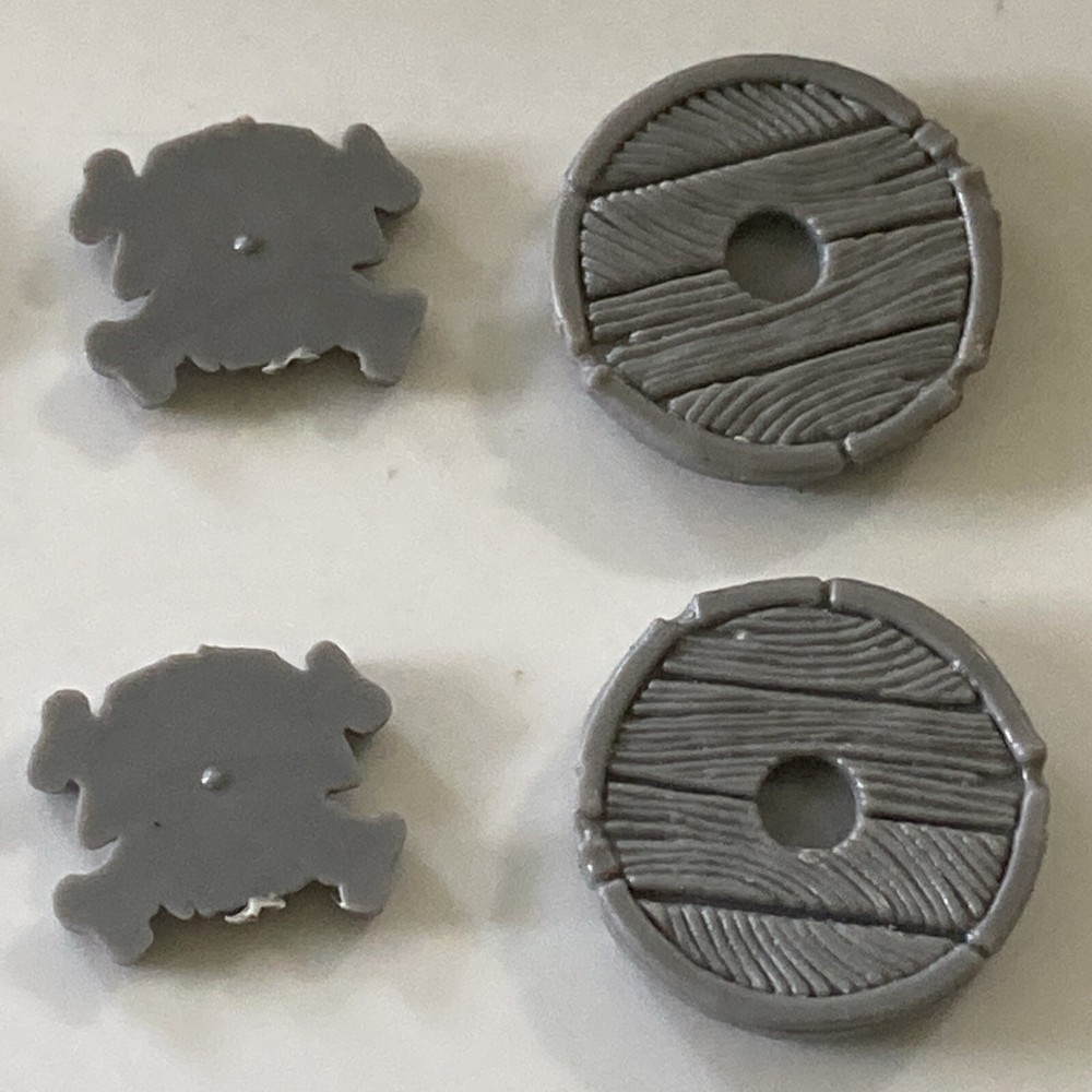 OOP Warhammer Fantasy Orcs & Goblins Shields w/ Emblems (x2) K2 034