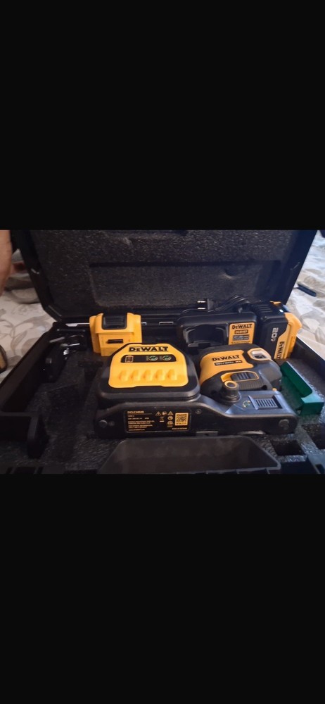 DEWALT 20V max laser level kit