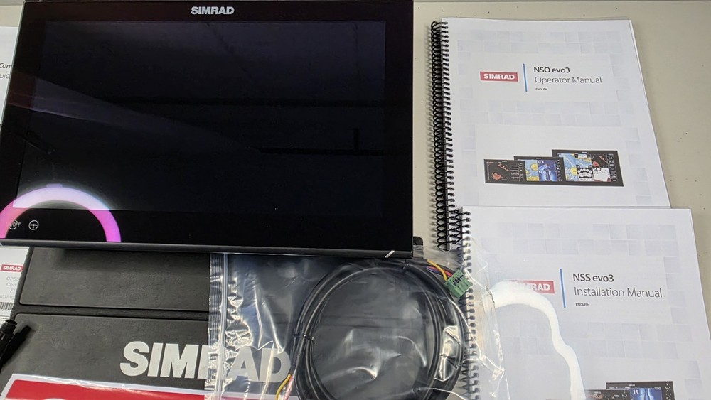 Simrad NSO16 evo3 + OP50 Remote Controller 16” MFD Chartplotter – Complete Set.