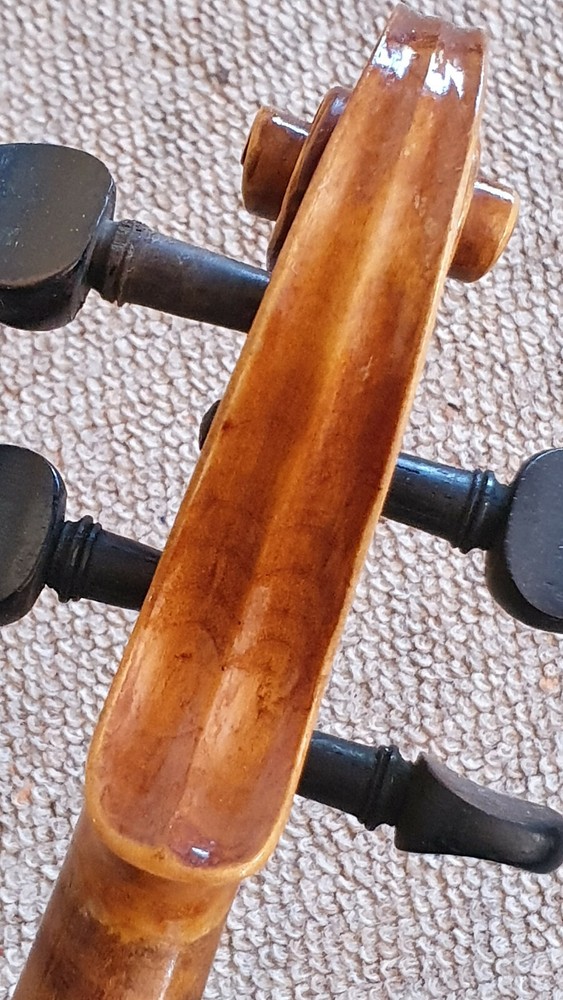 Beautiful old 3/4 Violin with a beautiful flamed back!