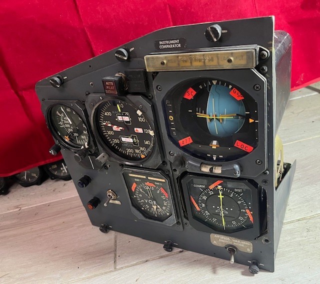 BOEING 737 COCKPIT PILOT MAIN PANEL INSTRUMENT