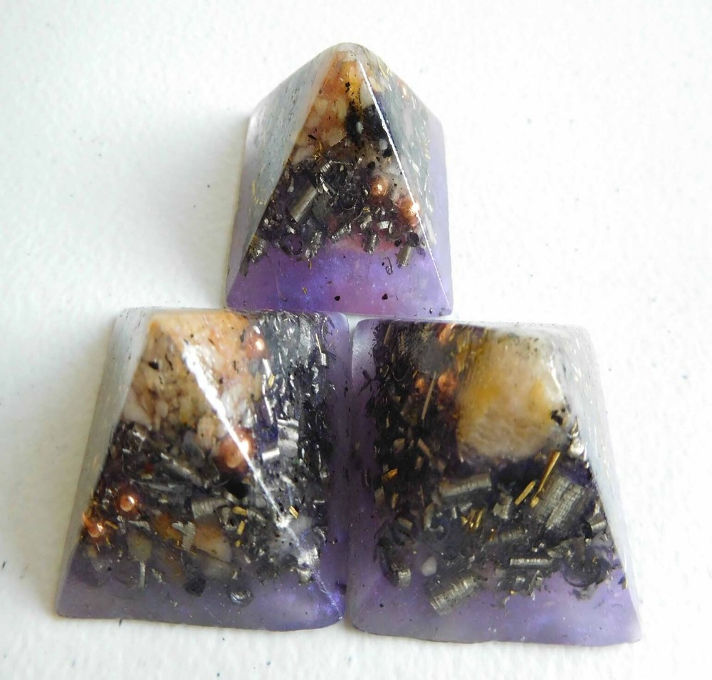 R.Violet Small Pyramids Positive Orgone