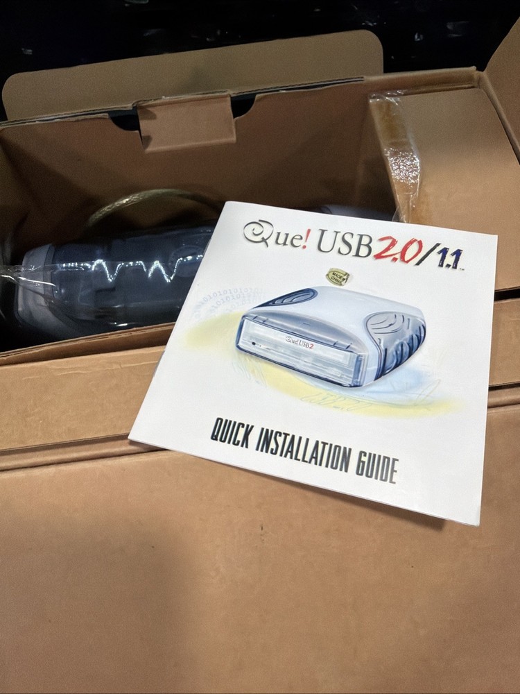 Que Drive USB QPS-525 with case, install CD, cables, charger