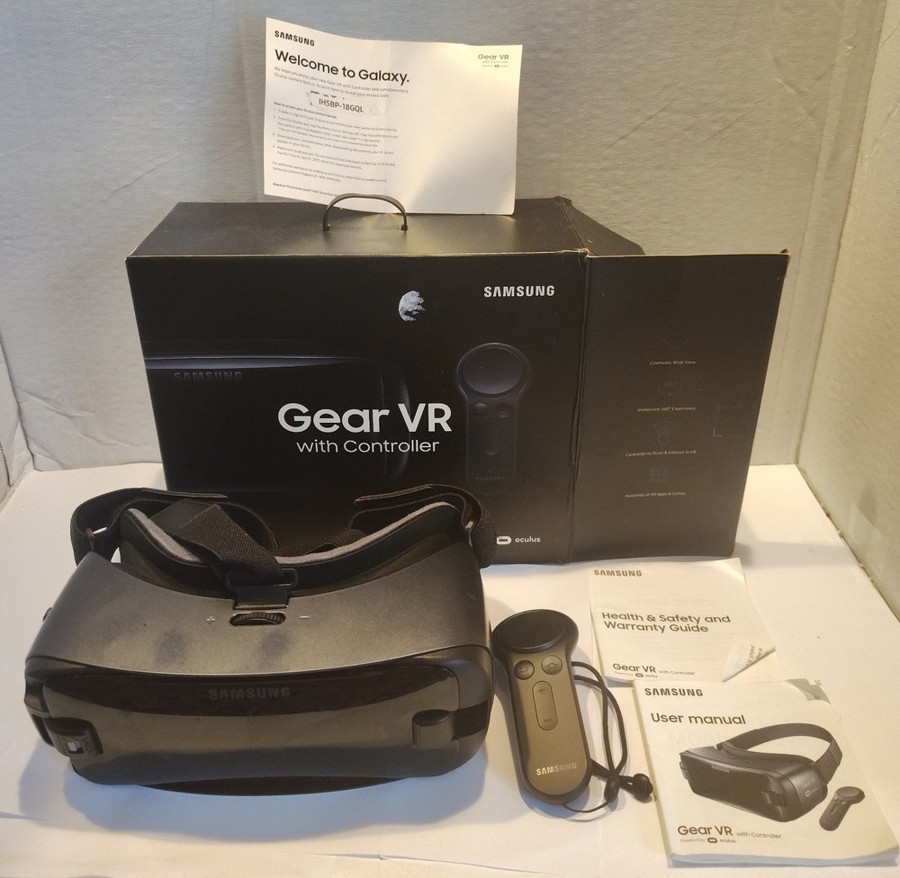 Samsung Gear VR with Controller Powered By Oculus