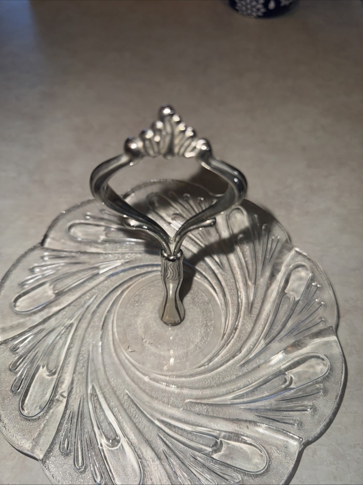 Kingsley Crystal And Silverplate Server Clear Glass Approx 7” With Handle