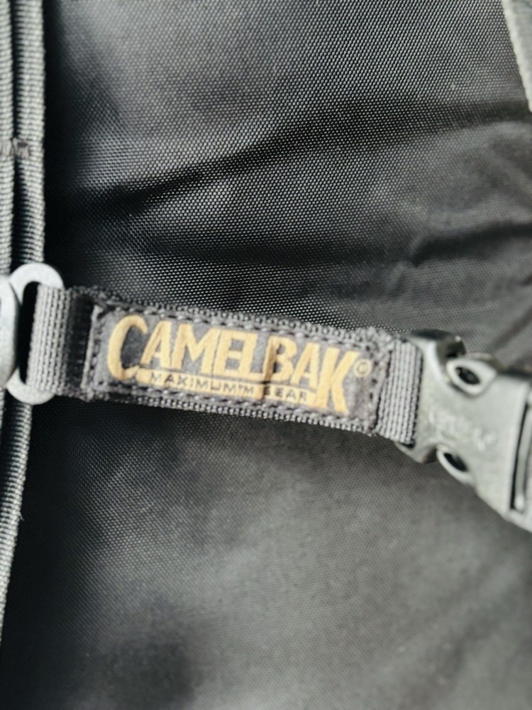 Camelbak Hydrobak Hydration Backpack w/ Bladder,Black, 70oz 2 Litres~NWT
