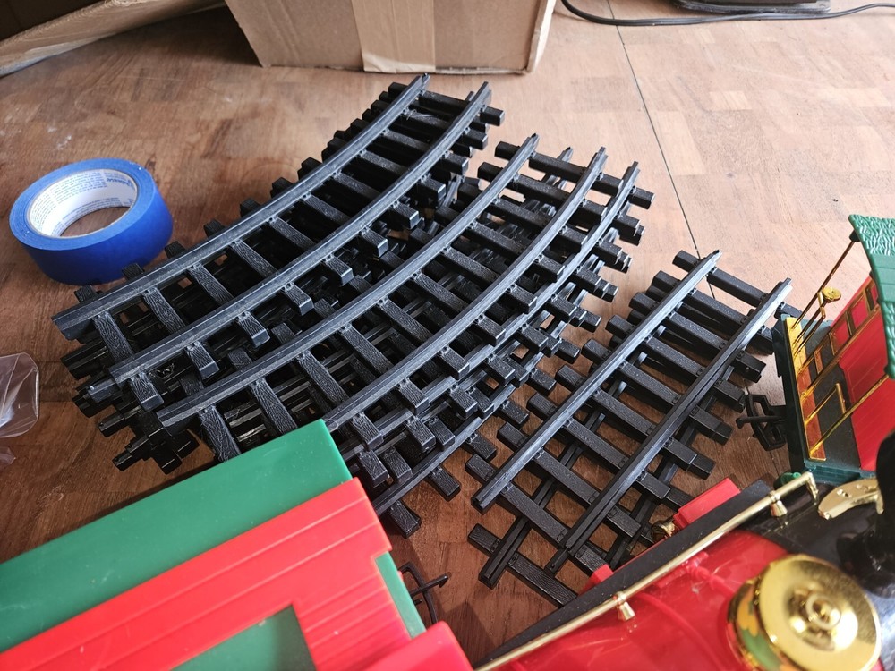 DISNEY G SCALE CHRISTMAS TRAIN - Untested