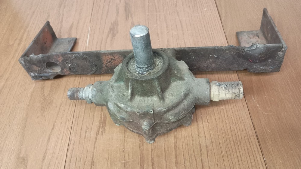 Roller Pump CastIron 7700 Hypro CF 20 With Bracket