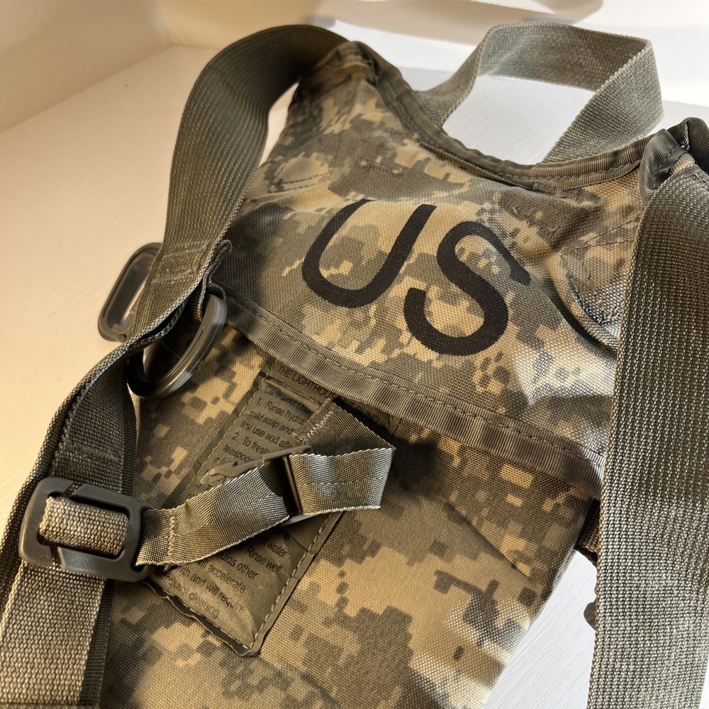 Molle II Hydration System Carrier WITH 100oz/3L Bladder ACU