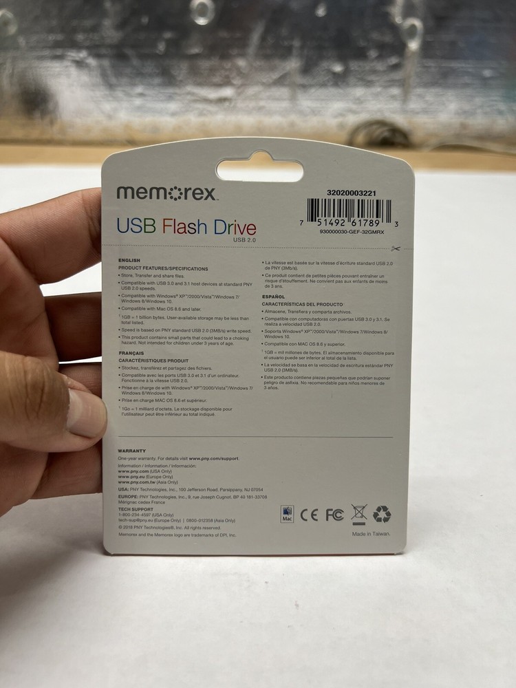 Memorex 32GB Flash Drive USB 2.0 - Red (32020003221)