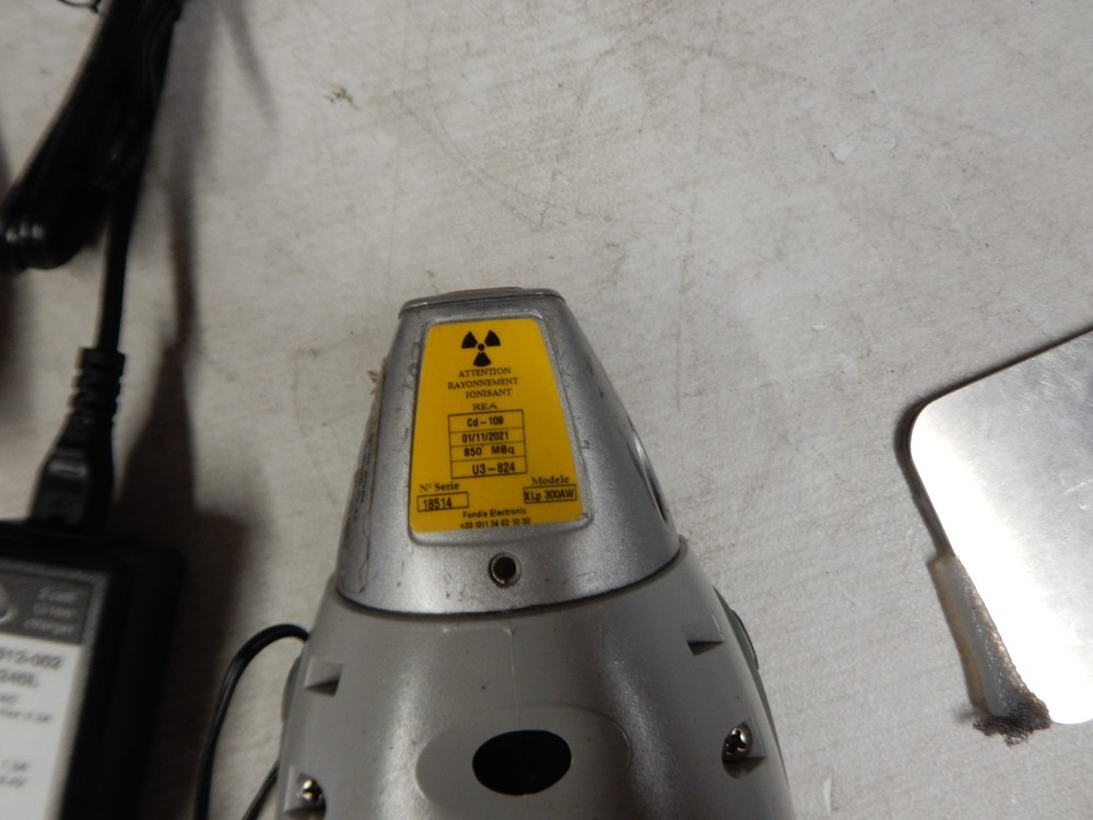 Thermo Niton XLP 300 Analyzer – PB Paint Mode Analysis Only