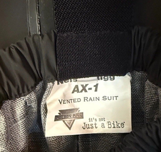 Medium Nelson Rigg Rain Suit