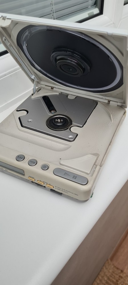 Vintage SONY Discman Personal CD player D-40, White