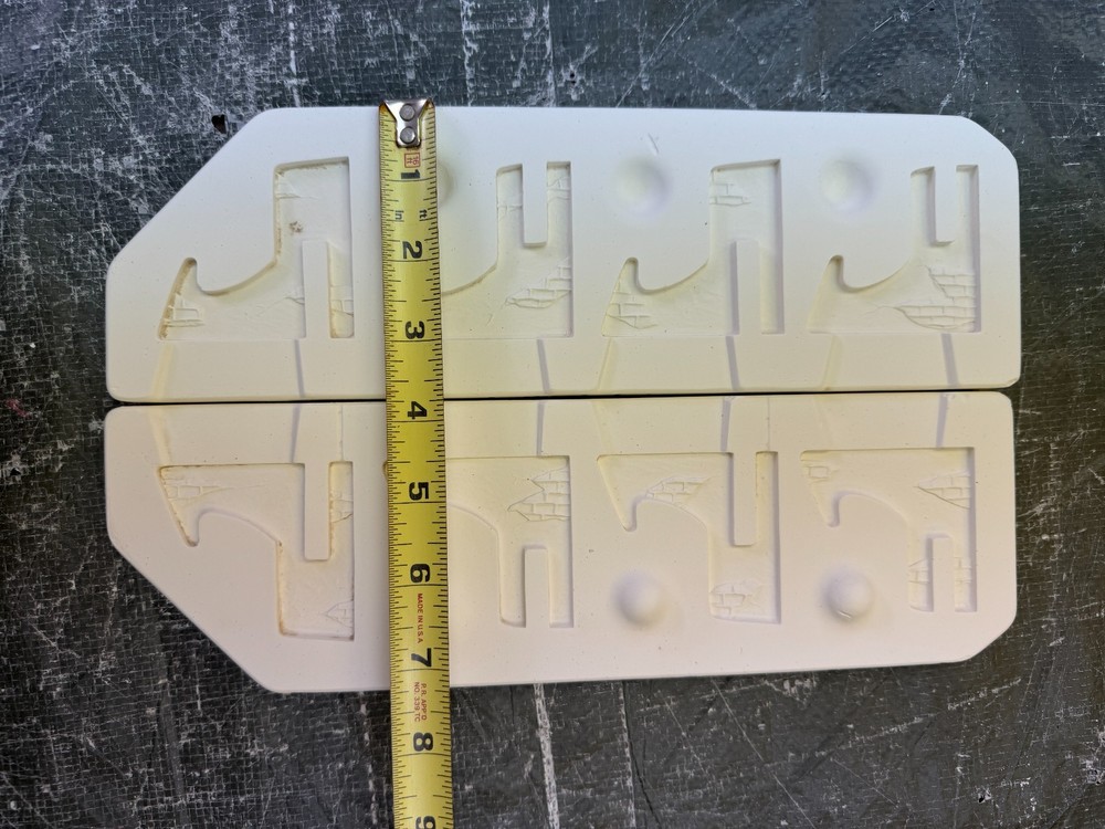 VINTAGE RIVERVIEW CERAMIC MOLD #597 EASEL