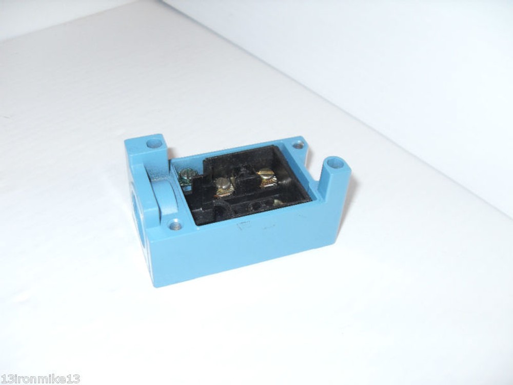 *** NEW IN BOX *** HONEYWELL MICRO SWITCH MPB10 MICROSWITCH BASE