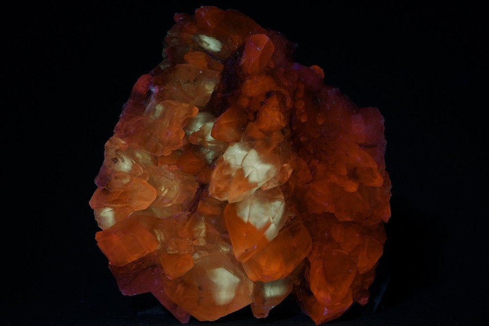 Fluorescent Calcite from Daye, Hubei, China