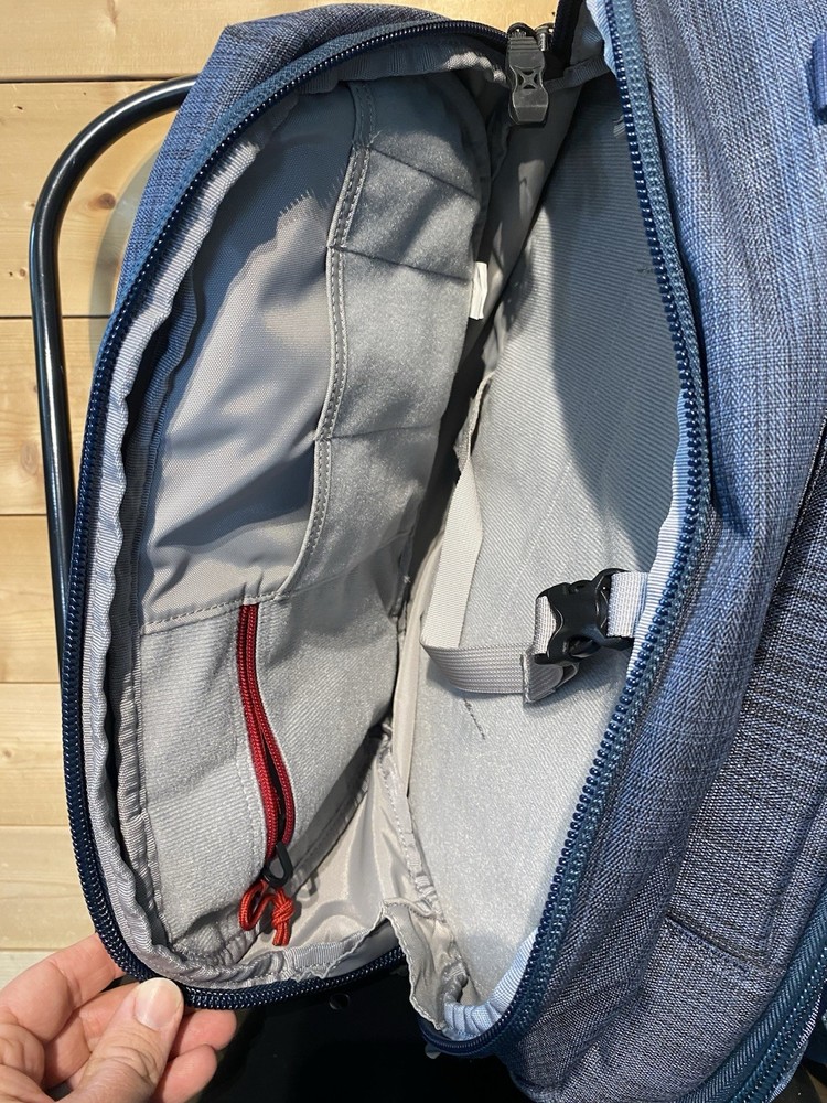 Vertx Commuter 2.0 Sling Backpack blue