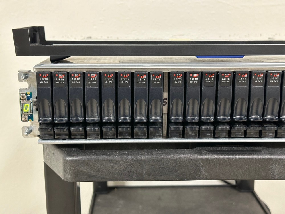 Quantum QXS 24-bay SAS disk array w/ Dual 3-07364-01 Quantum SAS SAN Controller