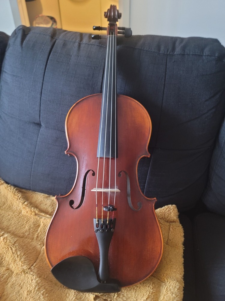 Eastman Viola VA305 17" in mint condition + case + bow + shoulder rest