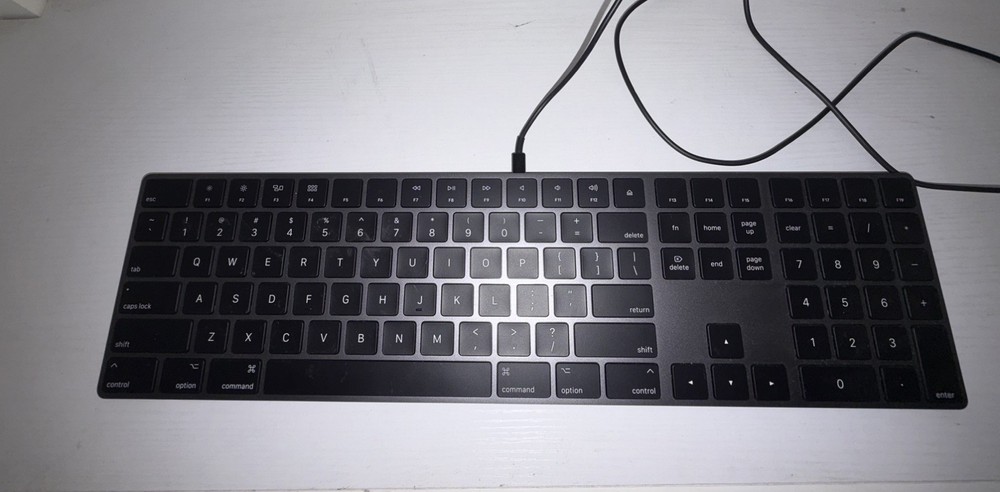 Apple A1843 Wireless Bluetooth Magic Keyboard With Numeric Keypad BLACK