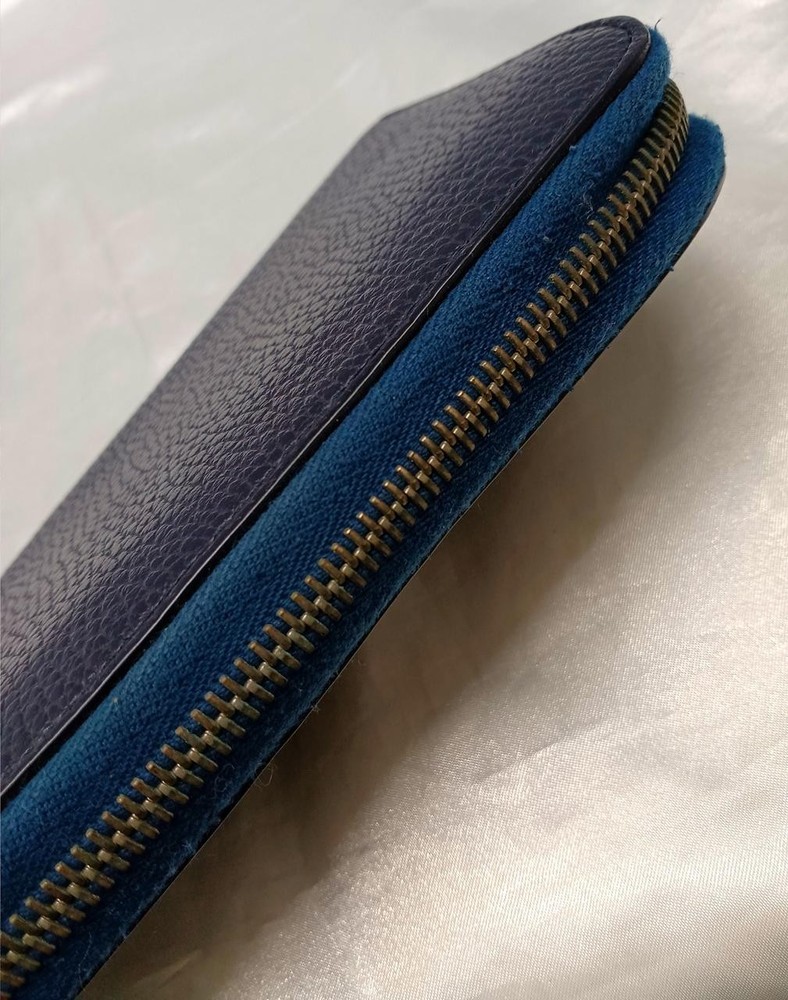 Galleriant Navy Zipper Handle Damage Round Long Wallet
