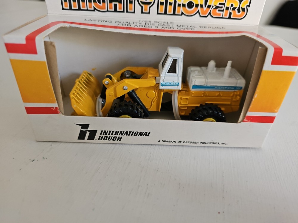 ERTL Mighty Movers Wheel Loader #1850 1/64 Scale Die Cast