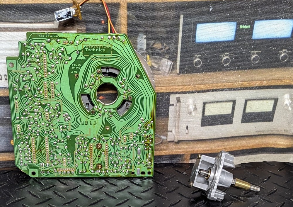 OEM motor board from Technics SL-1200 M3D turntable