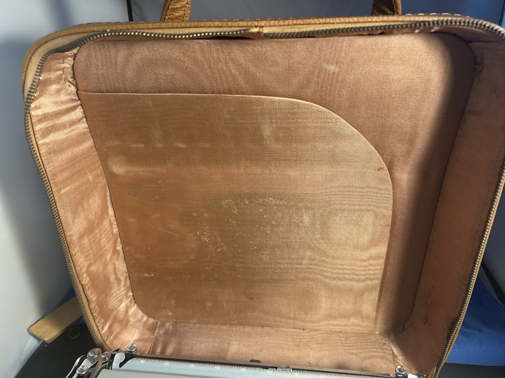 Hermes Rocket typewriter Portable Green