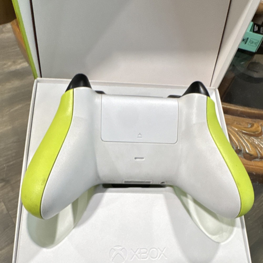 Microsoft Xbox Electric Volt Wireless Controller Hybrid D-pad Share Button