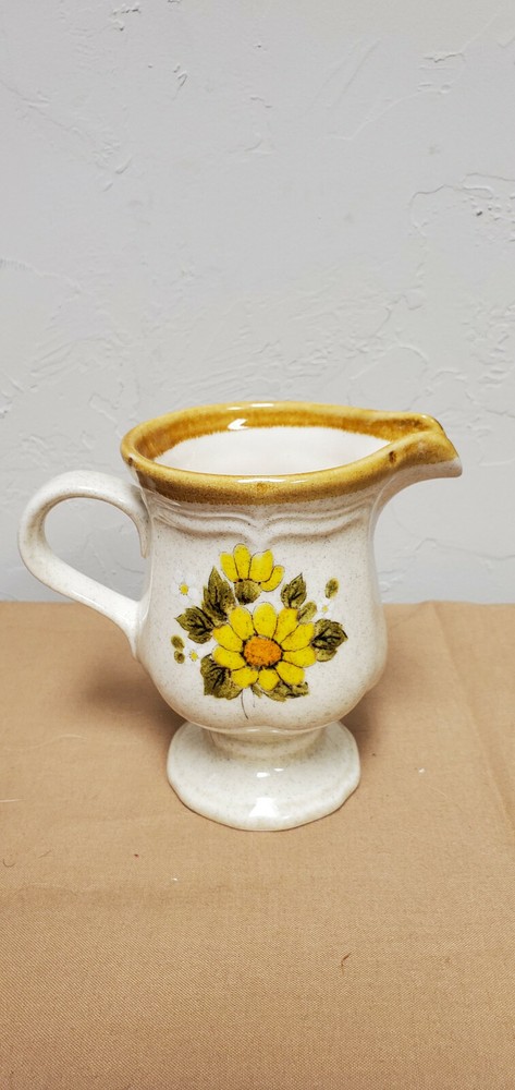 Mikasa EB802 Sunny Side Creamer