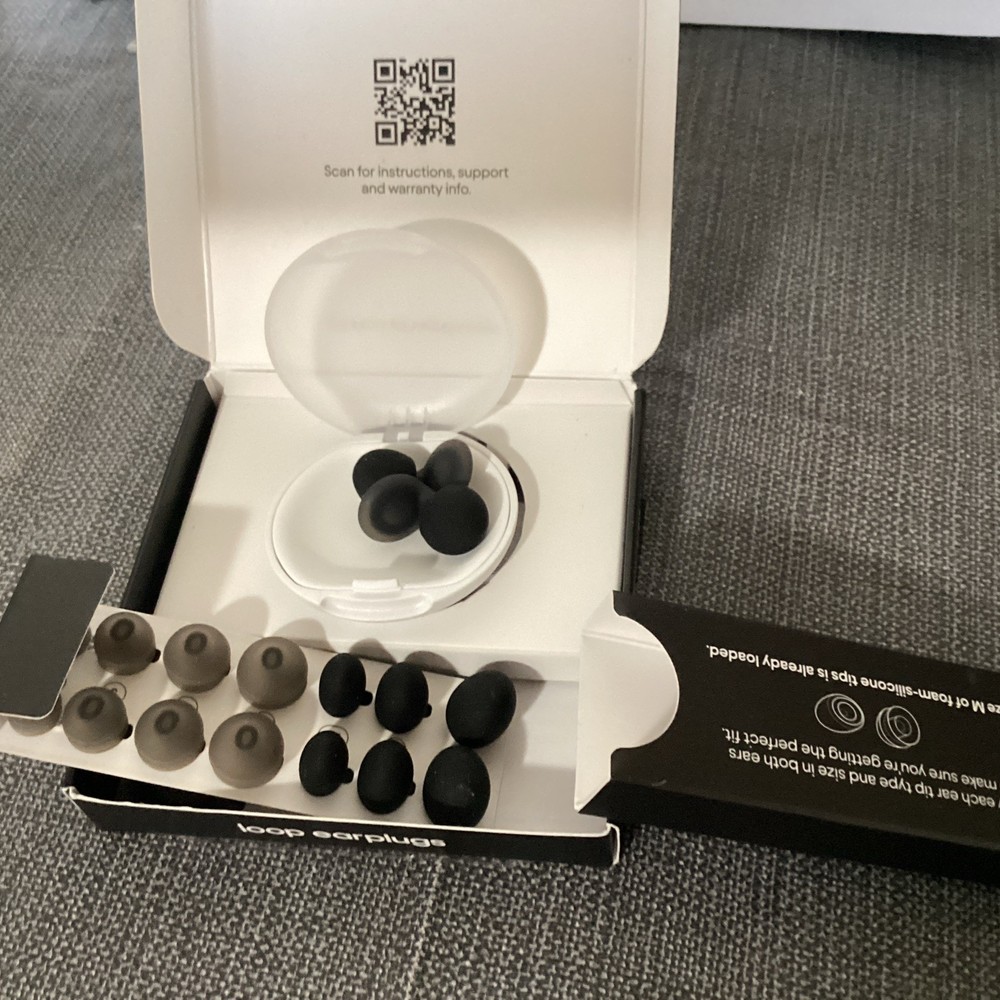 Loop Dream Black – Silicone/Memory Foam Earplugs for Sleep Comfort