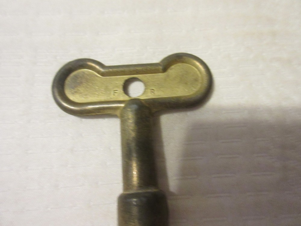 VINTAGE BRASS WINDING KEY WITH A T-HANDLE