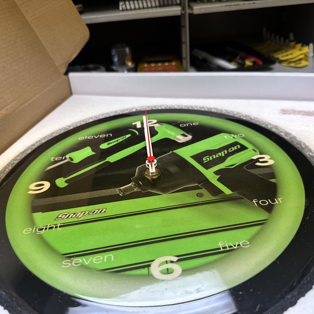 Snap-On Tools 11" Round Wall Clock Battery Operated New