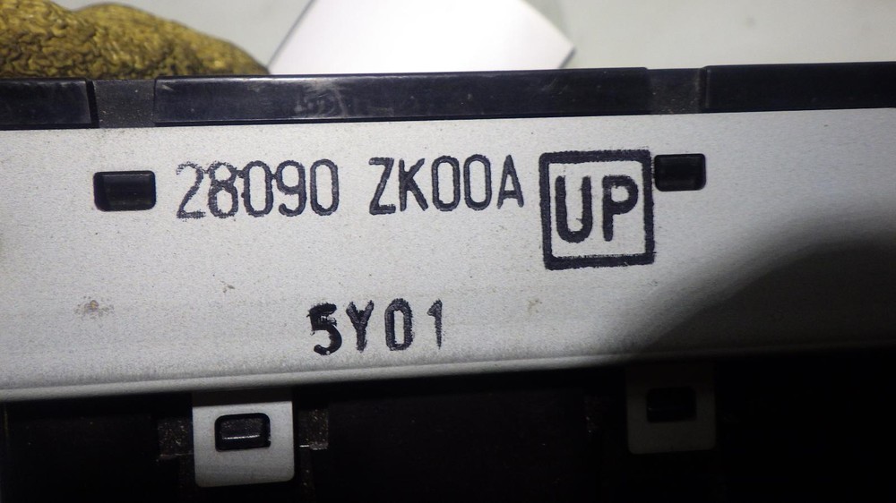 06 NISSAN MAXIMA Info Screen 28090ZK00A