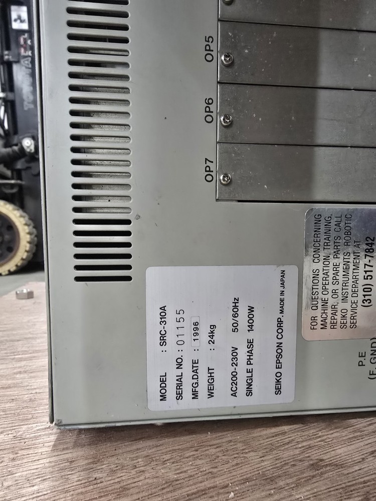 Seiko Epson D-TRAN SCARA TT8800 W/ SRC-310A CONTROLLER