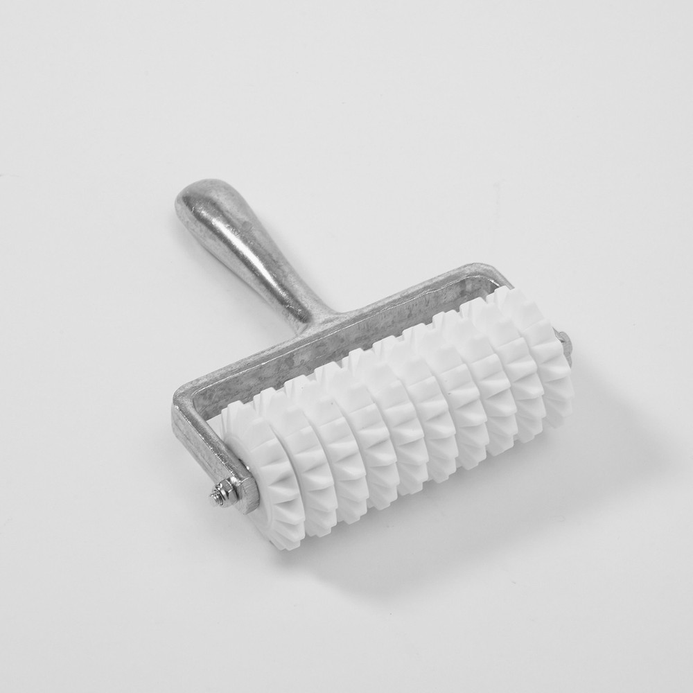 DDCH7755 TENWHEEL CASTED HANDLE DOUGH ROLLER DOCKER PLASTIC WITH ALUMINUM HANDLE