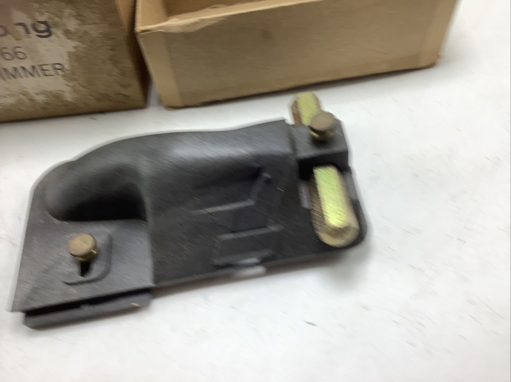 Vintage ARMSTRONG S66 WALL TRIMMER in box missing blade
