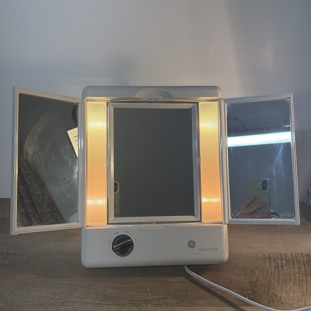 GE Lighted Tri-Fold Vanity Makeup Mirror Magnifying Model 106658 Tested ~Works