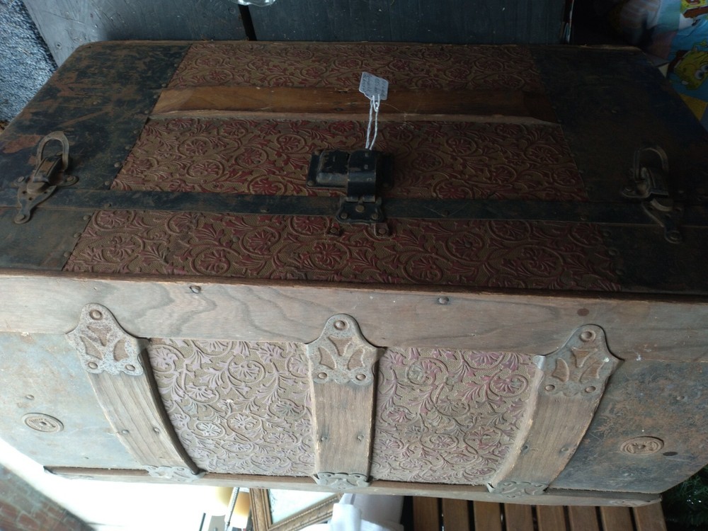 steamer trunk antique