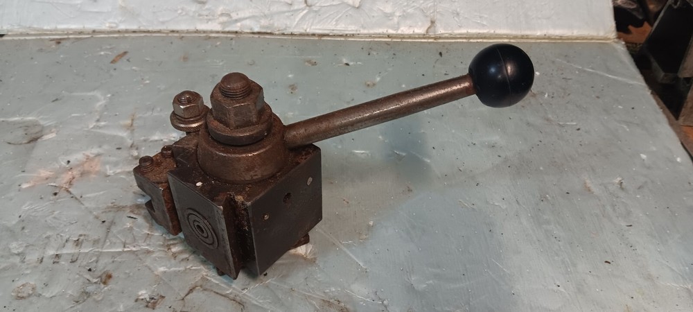 Aloris CA Quick Change Tool Post With Mounting Block And Bolt.